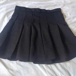 Black pleated mini skirt